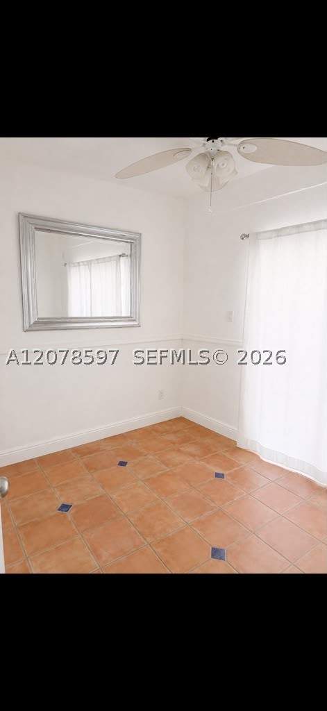 3 bedroom SingleFamilyResidence at 16529 SW 98th Ter, Peacocks Point, Miami — photo 3