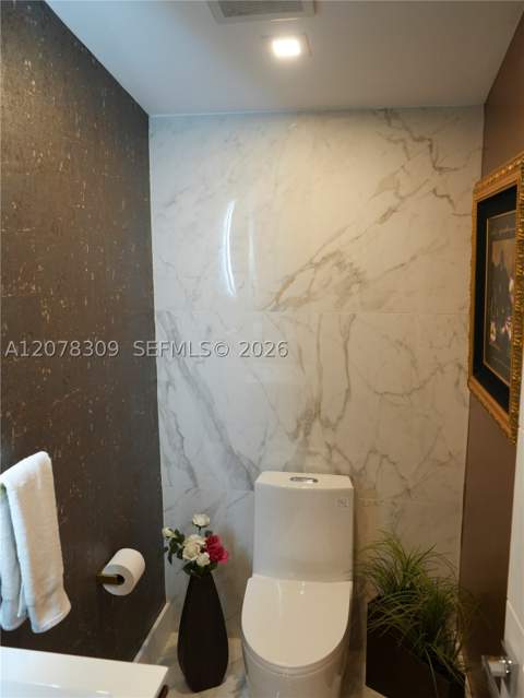 12015 NE 10 Ave, Biscayne Park FL - photo 12 of 45
