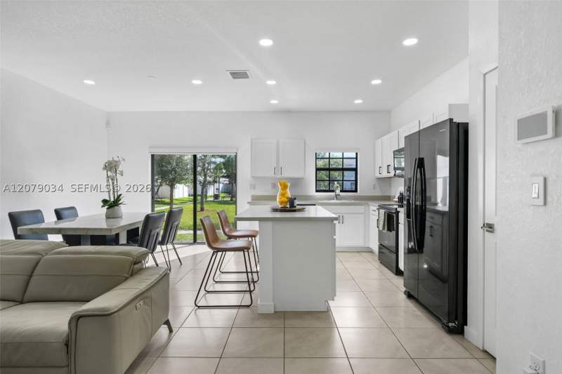3 bedroom Townhouse at 757 SW 11th St, Regal Palm Subdivision, Florida City — photo 4
