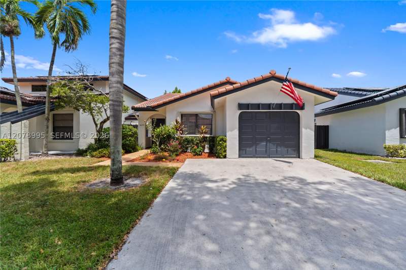 3 bedroom SingleFamilyResidence at 6633 NW 176th Ter, The Moors Townhouses, Hialeah — photo 2