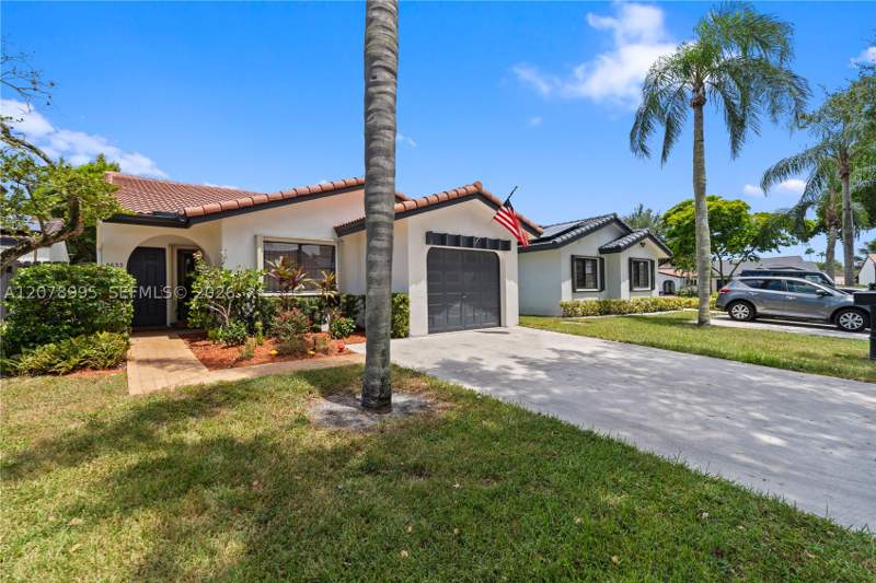 3 bedroom SingleFamilyResidence at 6633 NW 176th Ter, The Moors Townhouses, Hialeah — photo 4