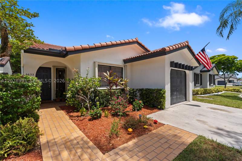 3 bedroom SingleFamilyResidence at 6633 NW 176th Ter, The Moors Townhouses, Hialeah — photo 5