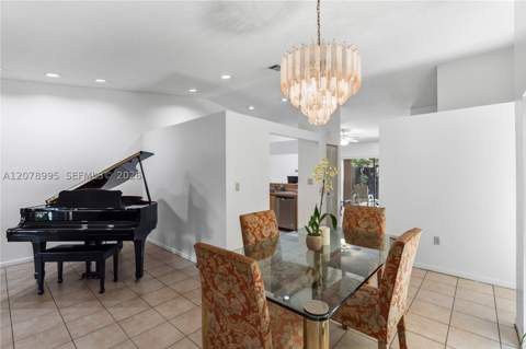 6633 NW 176th Ter, Hialeah FL - photo 7 of 40