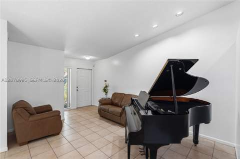 6633 NW 176th Ter, Hialeah FL - photo 8 of 40