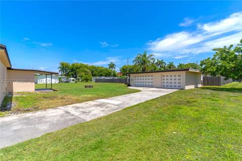 378 SW 6th St, Florida City FL - photo 6 of 36
