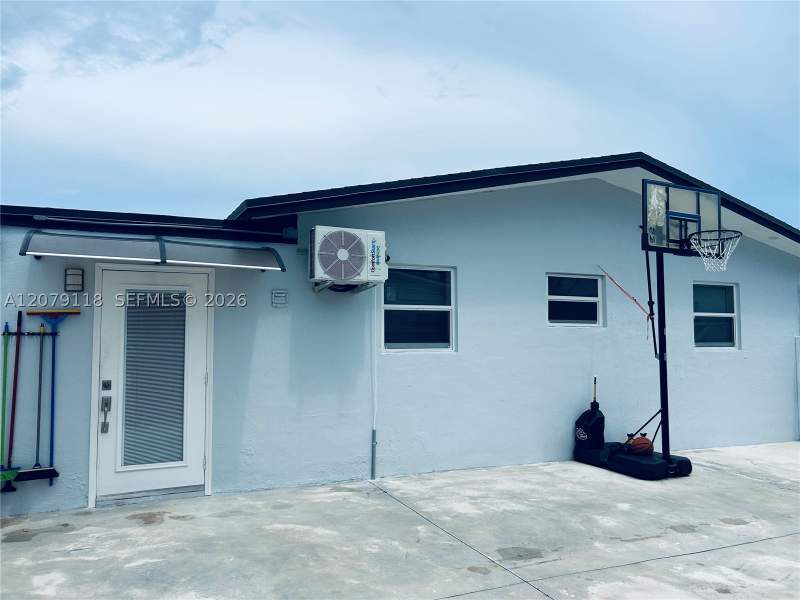 3 bedroom SingleFamilyResidence at 11925 SW 185th Ter, New So Miami Heights Sec, Miami — photo 3