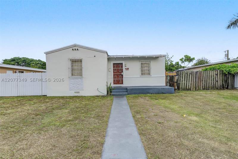 2 bedroom SingleFamilyResidence at 3940 NW 2nd St, Churchill Estates, Miami — photo 2
