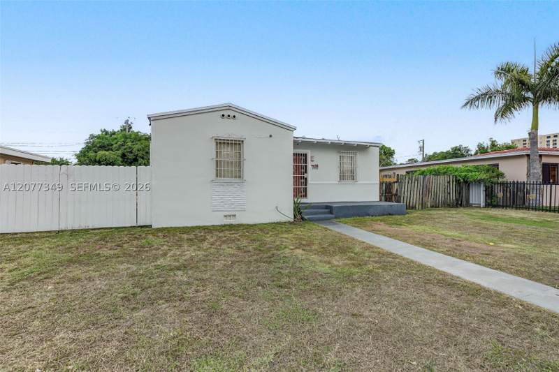 2 bedroom SingleFamilyResidence at 3940 NW 2nd St, Churchill Estates, Miami — photo 3