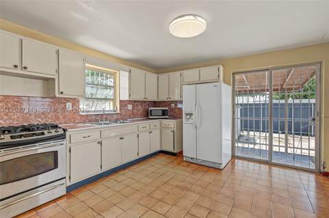 3940 NW 2nd St, Miami FL - photo 9 of 21