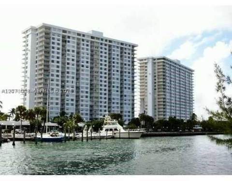 300 Bayview Dr 501, Sunny Isles Beach FL - photo 13 of 14