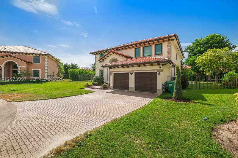 5 bedroom SingleFamilyResidence at 7516 SW 190th St, Cutler Cay, Cutler Bay — photo 4