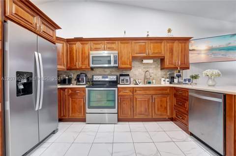 5670 W 20th Ct, Hialeah FL - photo 10 of 29