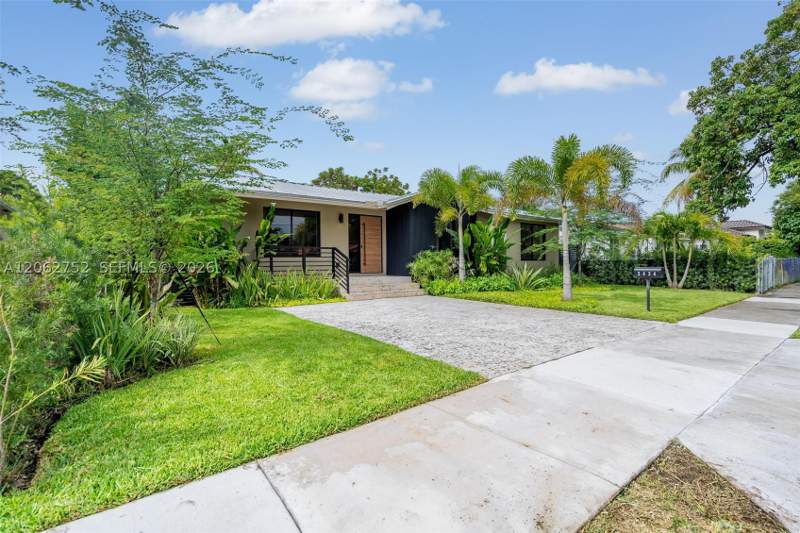 4 bedroom SingleFamilyResidence at 2434 SW 19th St, Silver Crest, Miami — photo 4