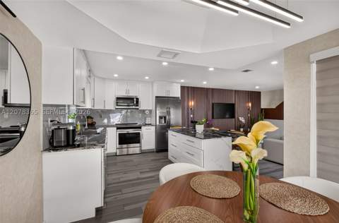 9852 NW 52nd Ter, Doral FL - photo 10 of 52