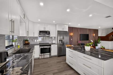 9852 NW 52nd Ter, Doral FL - photo 11 of 52