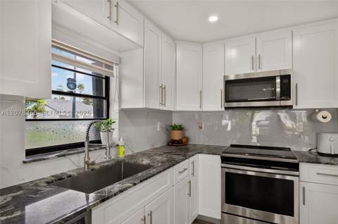 9852 NW 52nd Ter, Doral FL - photo 12 of 52