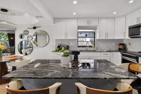 9852 NW 52nd Ter, Doral FL - photo 7 of 52