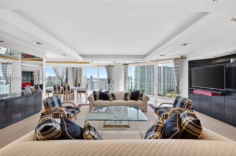 4 bedroom Condominium at 19707 Turnberry Way 22AB, Turnberry Isle Condo, Aventura — photo 4
