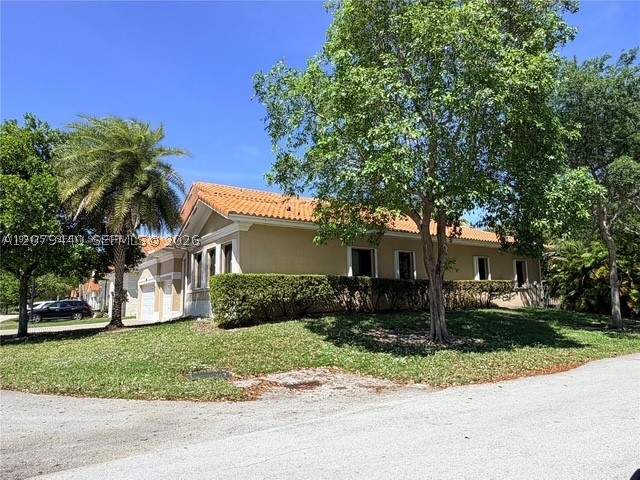 5 bedroom SingleFamilyResidence at 19385 SW 79th Ct, Cutler Cay, Cutler Bay — photo 2