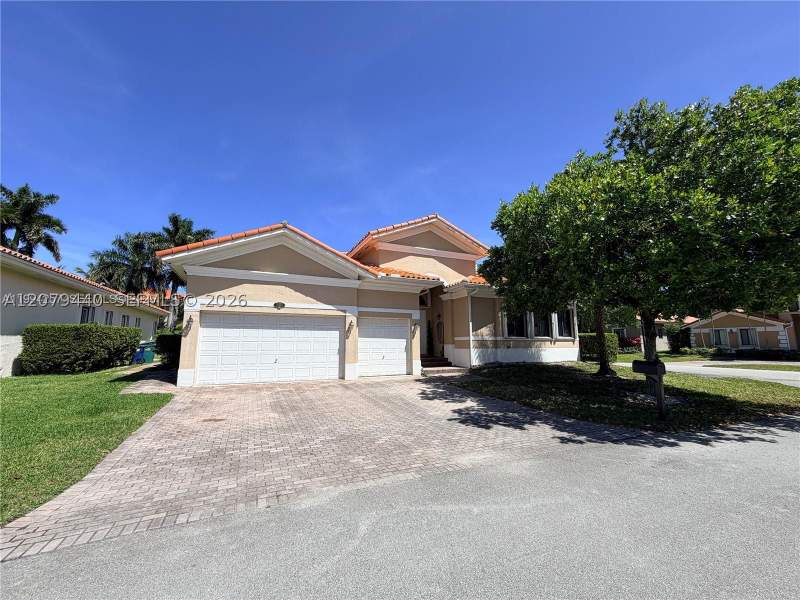 5 bedroom SingleFamilyResidence at 19385 SW 79th Ct, Cutler Cay, Cutler Bay — photo 3