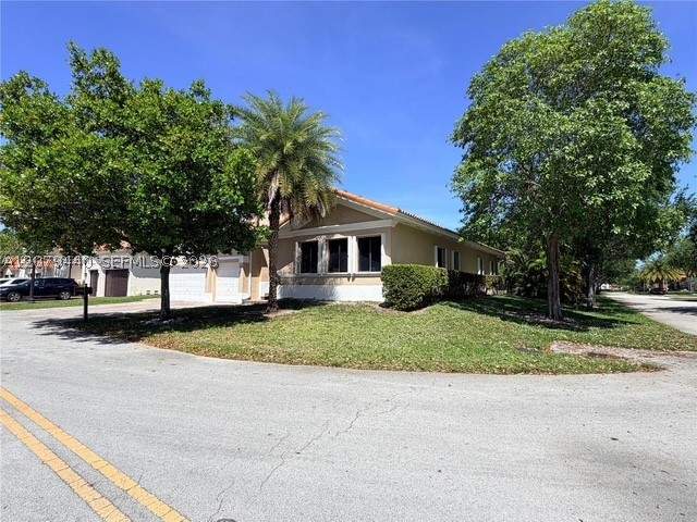 5 bedroom SingleFamilyResidence at 19385 SW 79th Ct, Cutler Cay, Cutler Bay — photo 4