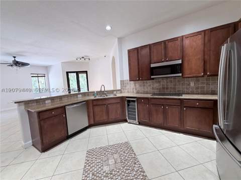 19385 SW 79th Ct, Cutler Bay FL - photo 7 of 64