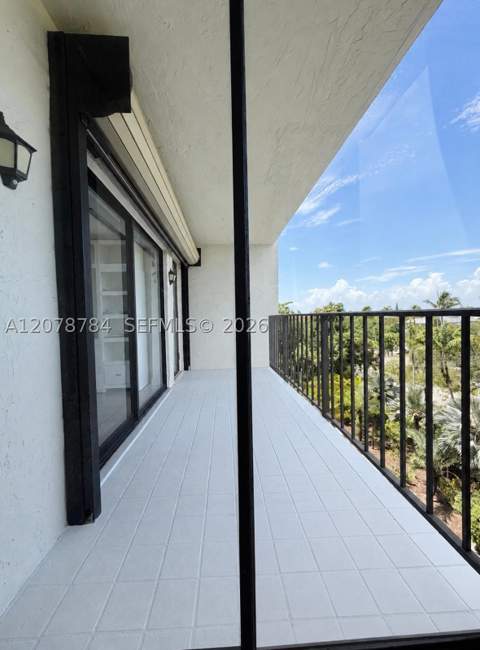 77 Crandon Blvd 5C, Key Biscayne FL - photo 17 of 59