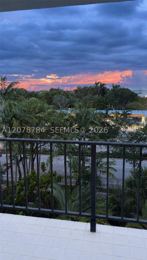 77 Crandon Blvd 5C, Key Biscayne FL - photo 19 of 59