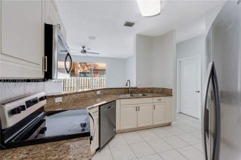 8450 NW 113th Psge, Doral FL - photo 11 of 31