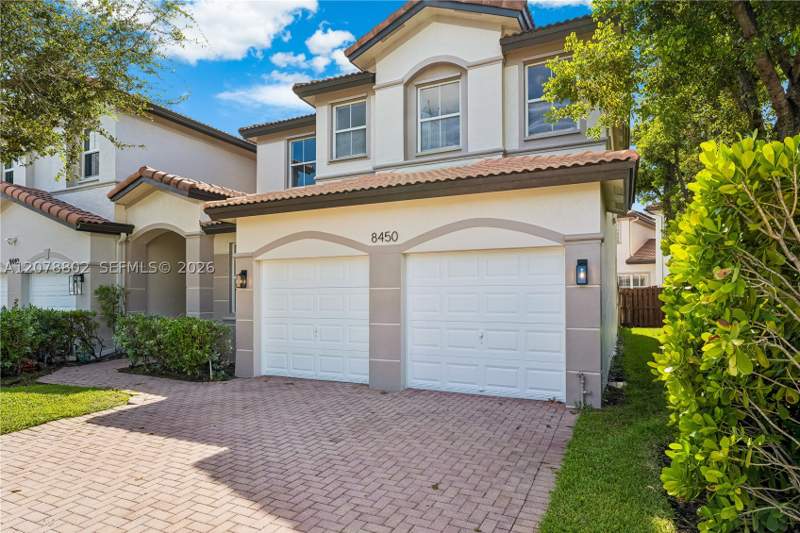 4 bedroom SingleFamilyResidence at 8450 NW 113th Psge, Islands At Doral Northwes, Doral — photo 2