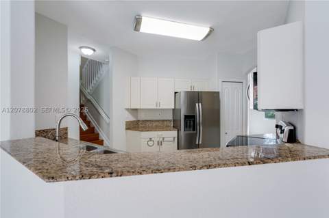 8450 NW 113th Psge, Doral FL - photo 9 of 31