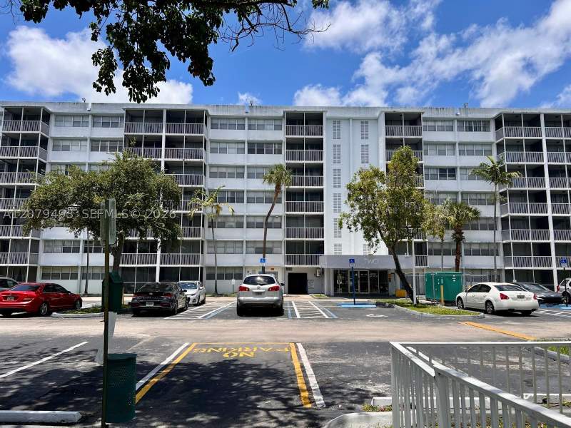 1 bedroom Condominium at 700 NW 214th St 411, Ellington At County Line, Miami Gardens — photo 2