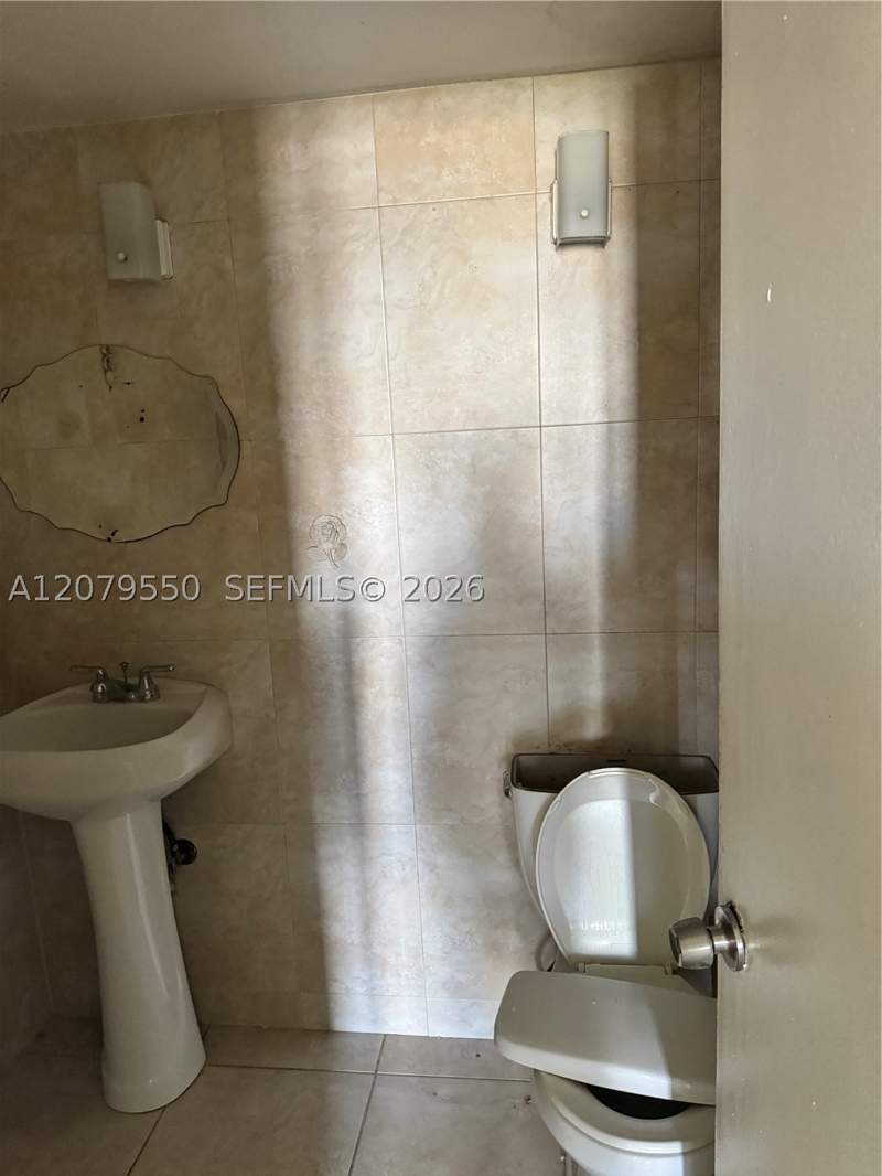 2 bedroom Condominium at 13390 NE 7th Ave 214, La Castellana Condo, North Miami — photo 5