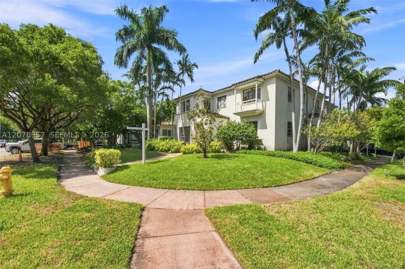 7 bedroom SingleFamilyResidence at 5680 Pine Tree Dr, Beach View Sub, Miami Beach — photo 3