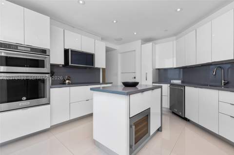 300 S Pointe Dr 2005, Miami Beach FL - photo 18 of 19
