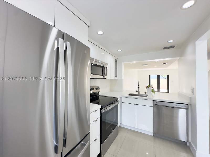 2 bedroom Townhouse at 8010 SW 152nd Ave 211, Gardens At Kendale Lakes, Miami — photo 5