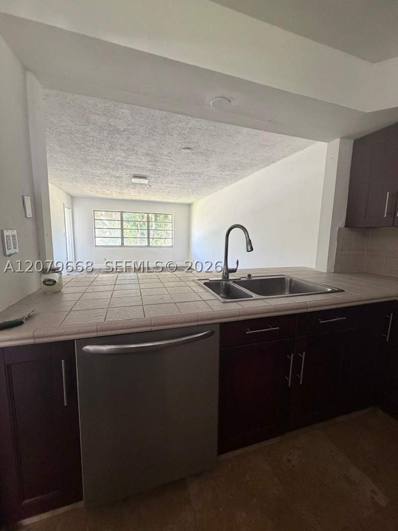 1 bedroom Condominium at 1400 NE 191st St 310, Fourth Horizons Condo, Miami — photo 3