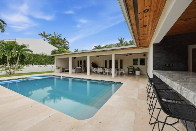 4 bedroom SingleFamilyResidence at 571 S Mashta Dr, Mashta Island A Replat Of, Key Biscayne — photo 3