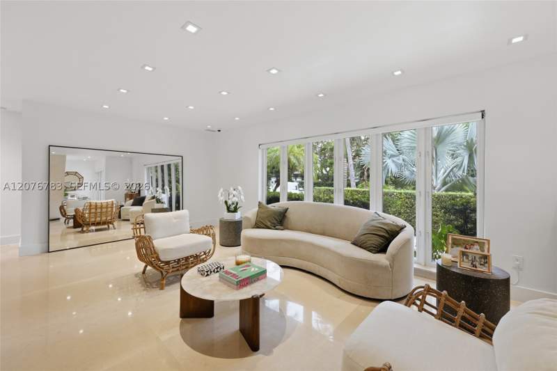 4 bedroom SingleFamilyResidence at 571 S Mashta Dr, Mashta Island A Replat Of, Key Biscayne — photo 5