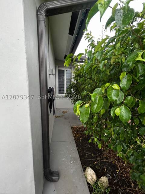 4939 SW 143rd Ave, Miami FL - photo 6 of 46