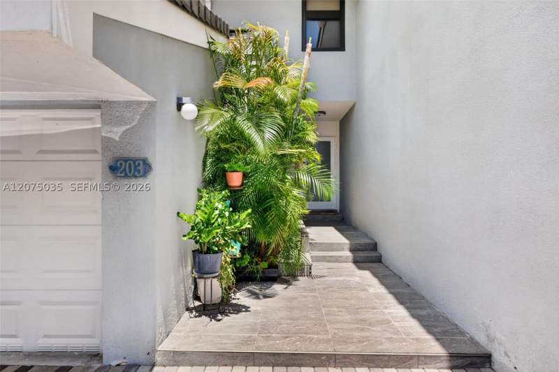 3 bedroom Condominium at 203 Poinciana Dr 103, Poinciana Is Yt & Rcq Clu, Sunny Isles Beach — photo 2