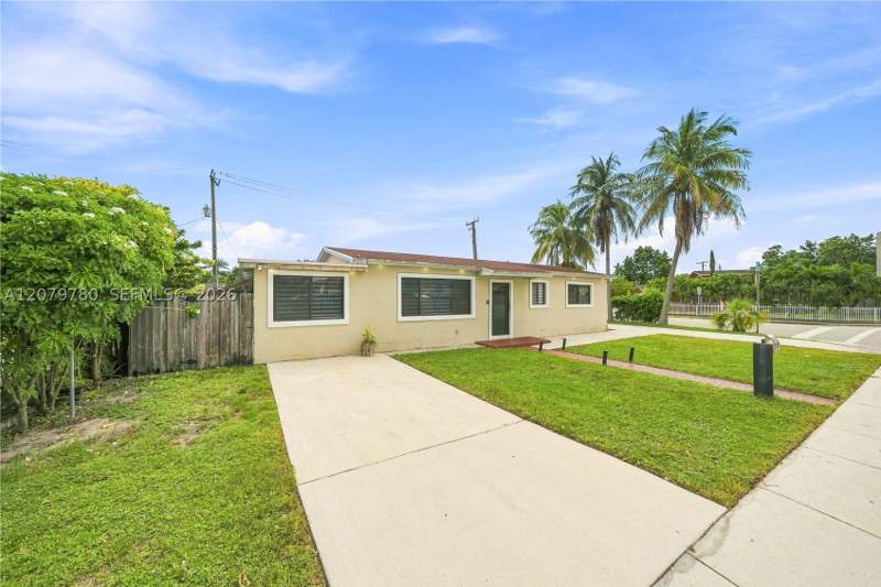 4 bedroom SingleFamilyResidence at 4041 W 8th Ave, Hialeah Estates, Hialeah — photo 2