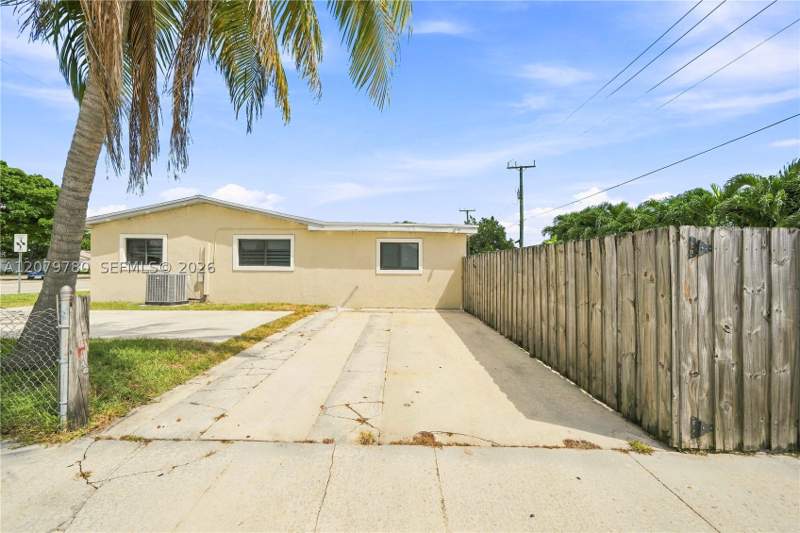 4 bedroom SingleFamilyResidence at 4041 W 8th Ave, Hialeah Estates, Hialeah — photo 5