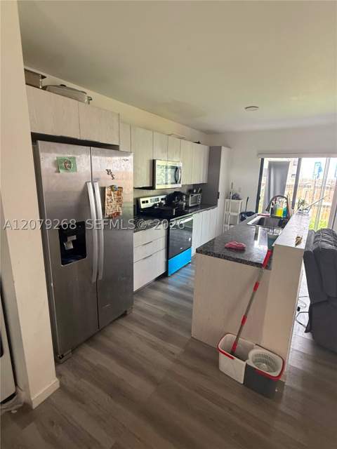 916 NW 8th St 6, Florida City FL - photo 9 of 20