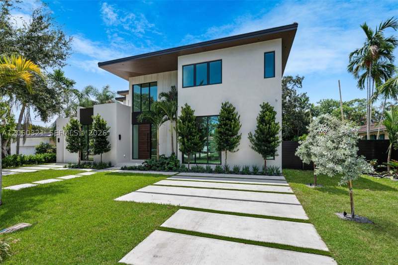 7 bedroom SingleFamilyResidence at 970 NE 92nd St, Amd Pl Golden Gate Pk, Miami Shores — photo 2
