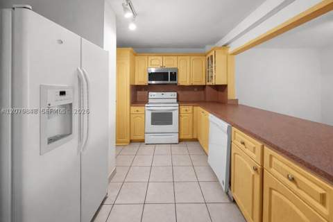 6450 Collins Ave 205, Miami Beach FL - photo 16 of 39