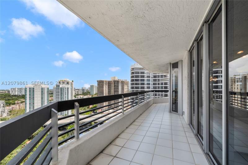 2 bedroom Condominium at 19101 NE 36th Ct 2607, Mystic Pointe Condo No Th, Aventura — photo 3