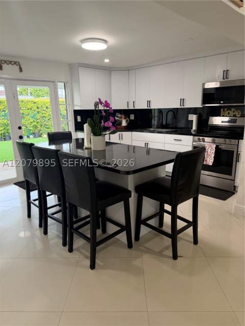 10411 SW sw 51st St, Miami FL - photo 10 of 55