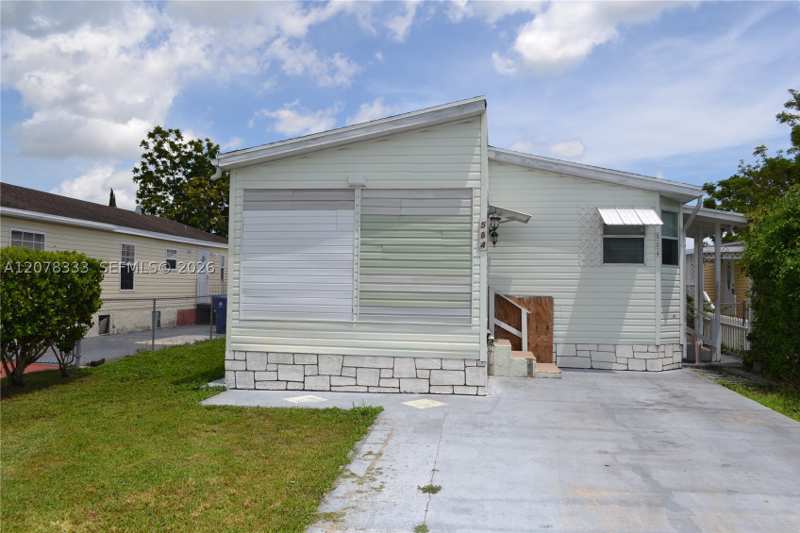 2 bedroom MobileHome at 19800 SW 180 Ave #584, Americana Village Condo, Miami — photo 1