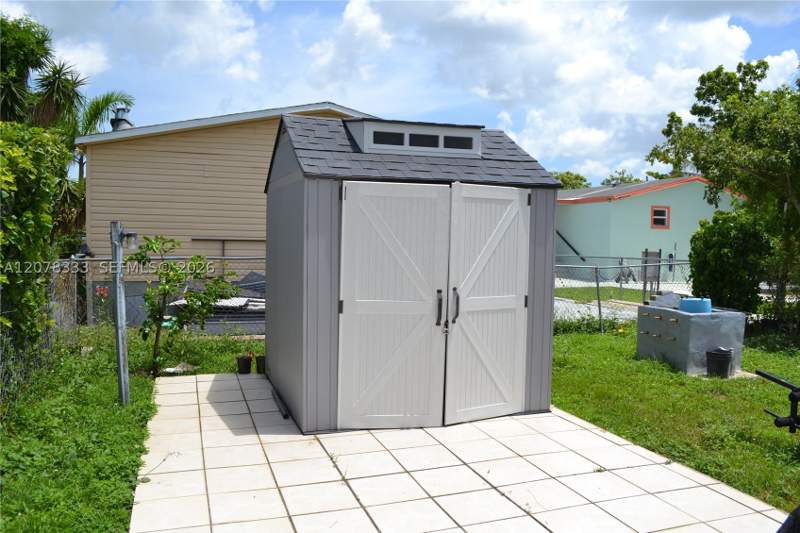 2 bedroom MobileHome at 19800 SW 180 Ave #584, Americana Village Condo, Miami — photo 5